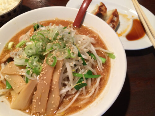 絶品味噌ラーメン、大泉学園「麺屋・二代目万代」。