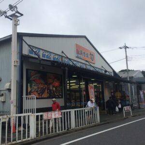 テレビ番組の道の駅紹介などで見るような魚市場が近くにありました。「練馬にある魚屋シュン」。