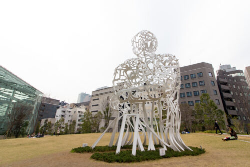 目黒川の桜は三分咲き・たぶん今日は好天で満開になってますね。