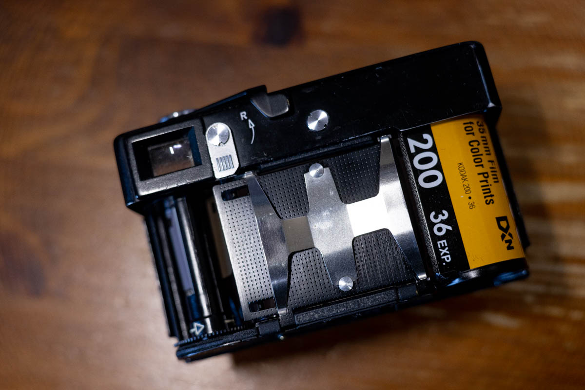 A0A8356 高級コンパクトの元祖フィルムカメラ・ローライ35レビュー。